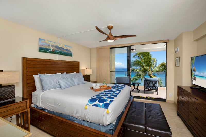 Wake to the soft rustle of palms and the scent of sea breeze—this sun-kissed master retreat is a slice of paradise designed for dreamy mornings and peaceful nights MAH-611
