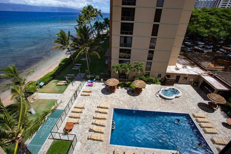 Lounge under the palms, take a dip in the pool, or stroll straight to the beach—your perfect island day starts here MAH-611