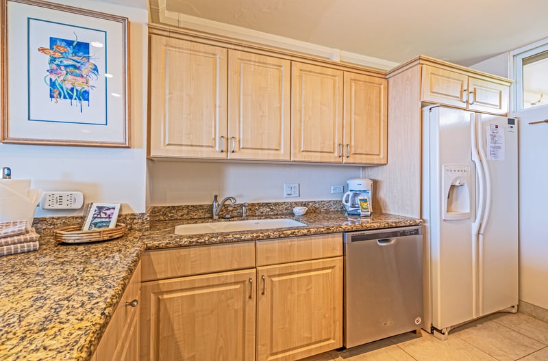 The kitchen has everything you need to prepare delicious, island inspired meals
MAH-814
