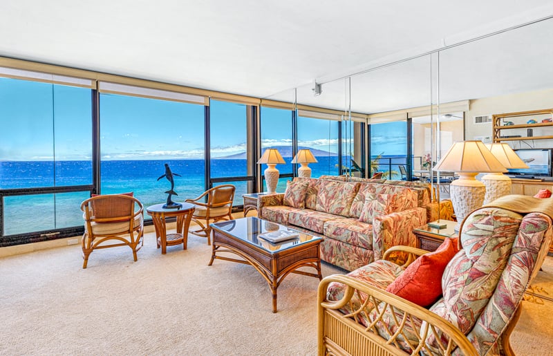 A welcoming living area ideal for relaxing after the beach MAH-814
