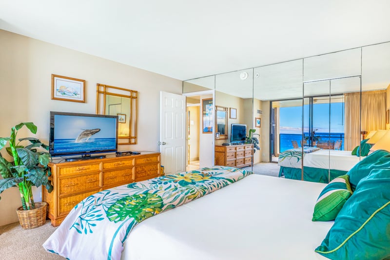 Drift off in comfort surrounded by island calm MAH-814
