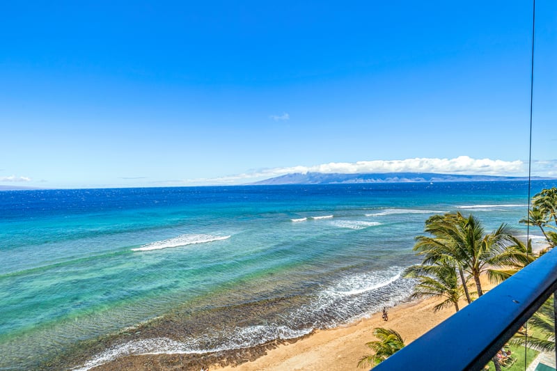 Enjoy endless blue skies and views of Molokai directly from your lanai MAH-814