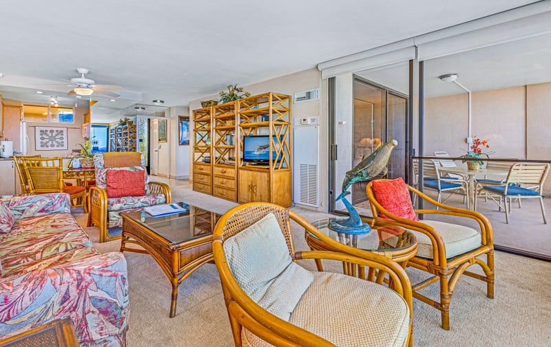 Another view of the living space made for gathering together MAH-814