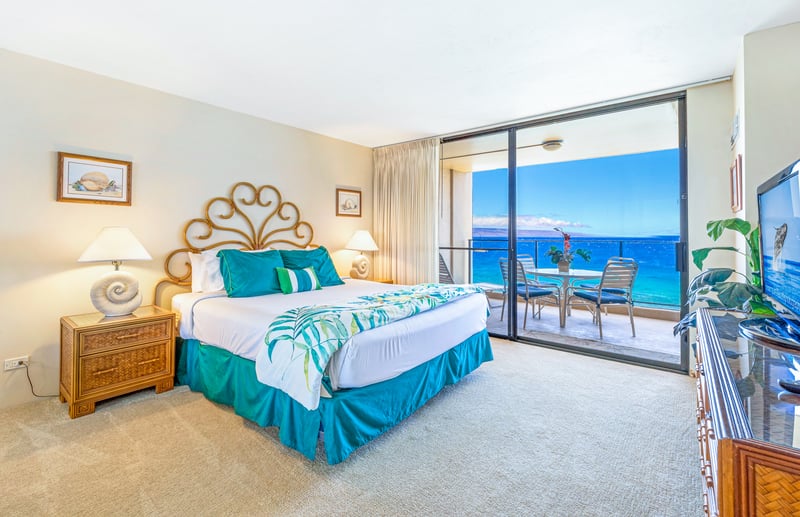 Wake up to soft light and ocean views from bed MAH-814