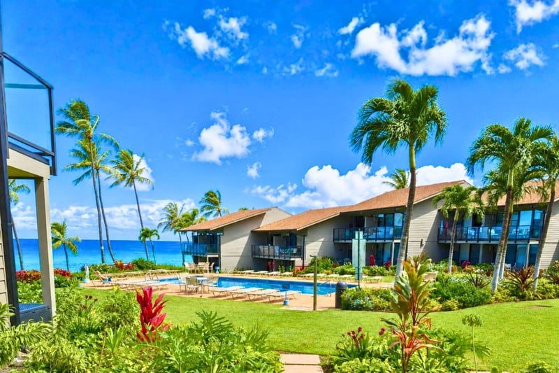 Just steps from your lanai, the oceanfront pool deck offers loungers, a palm-shaded lawn, and unobstructed Pacific views for an easy afternoon swim or sunset cocktail.