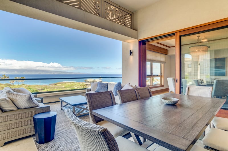 This isn’t a patio—it’s a front-row seat to the horizon’s greatest hits, served with a dash of ocean mist   