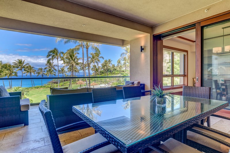 A lanai where laughter bounces off the tiles, drinks clink happily, and seafood sizzles like applause