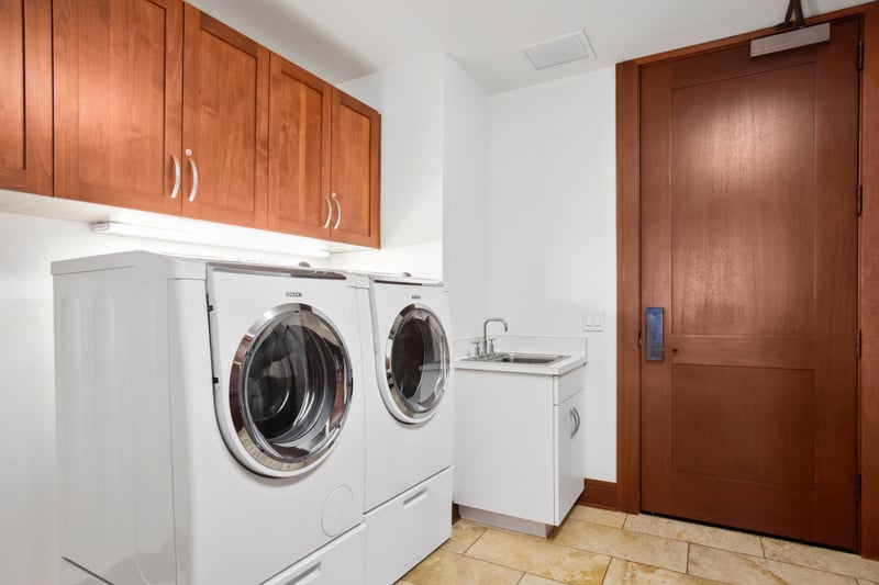 Enjoy the freedom to explore and return to clean clothes thanks to the full-size washer, dryer, and utility sink