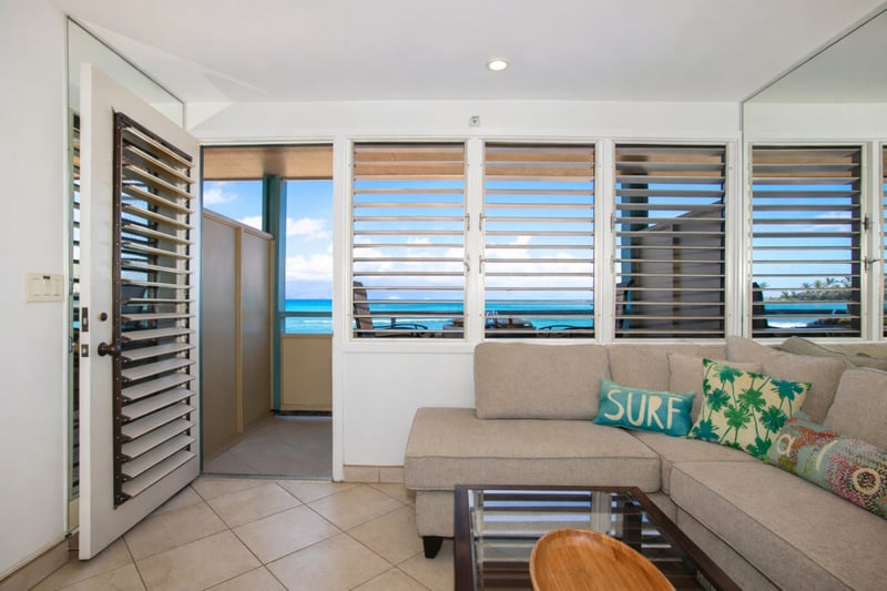 Bright, airy living space with modern island décor.
