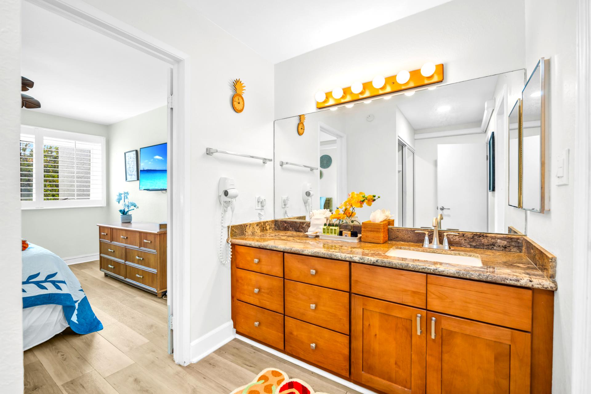 Bright bathroom vanity with plenty of space NAP-B42