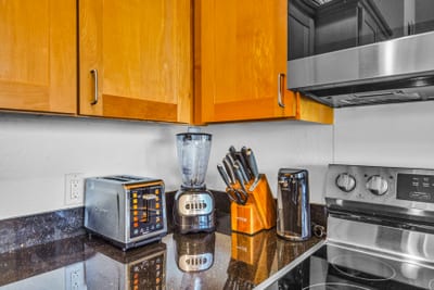 A sleek kitchen space ready for everyday island meals NAP-B42