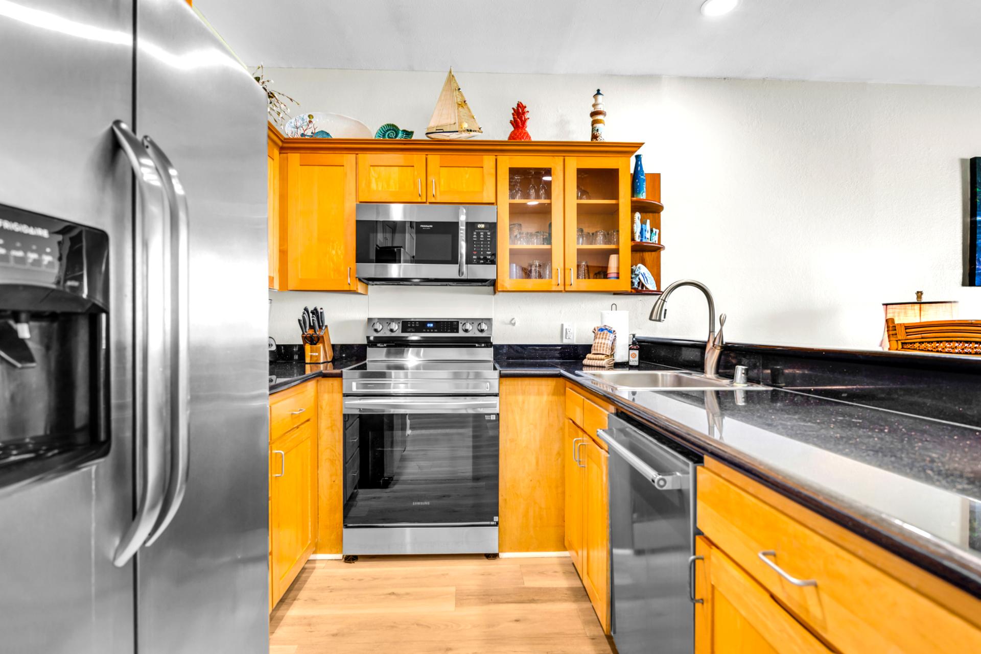 Cook with ease in a warm and functional vacation kitchen NAP-B42