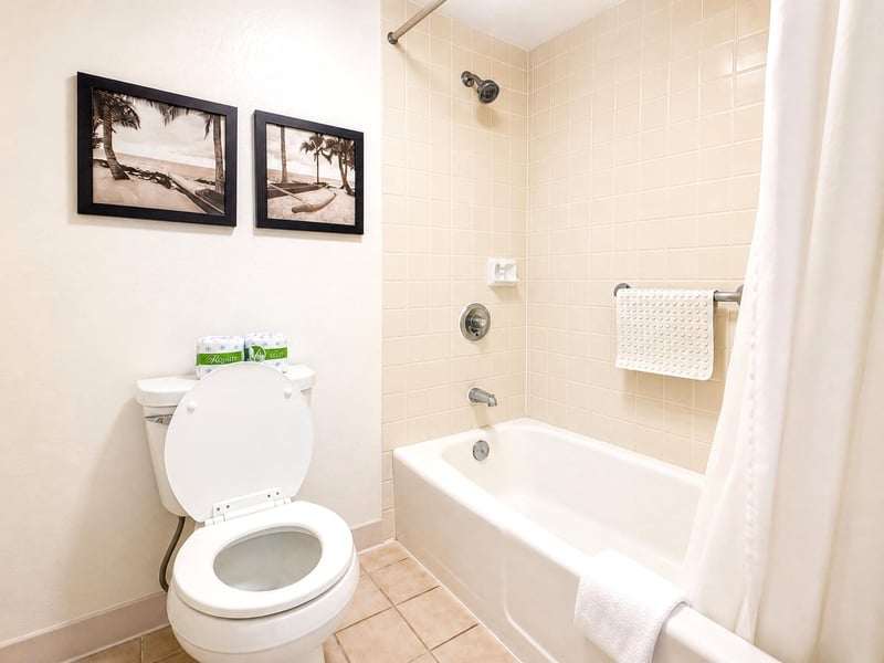 The primary bath is neatly finished with a tub and everything guests need for a comfortable stay NAP-C19
