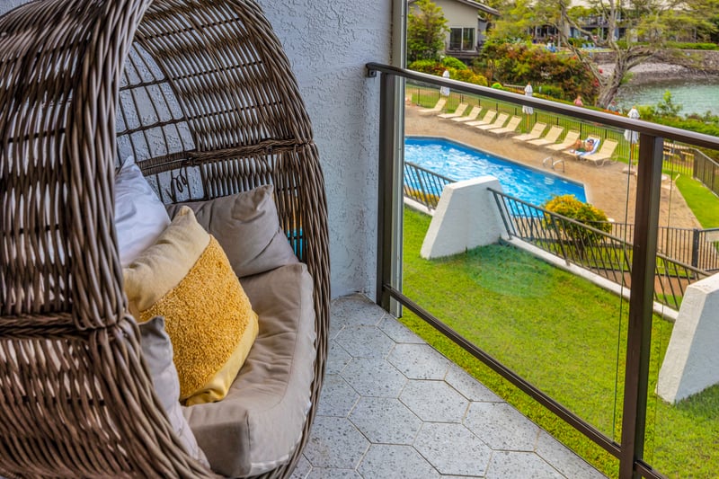 Take in the resort lawns from your lanai seating, with a relaxed vantage over the oceanfront grounds below.