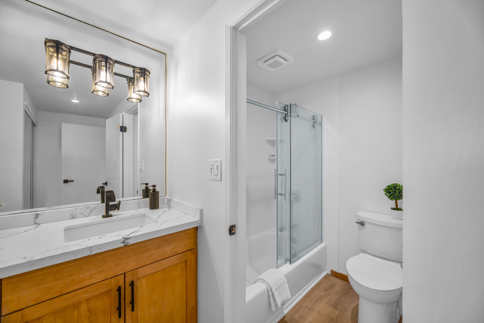 Refresh in the primary bath with a clean vanity area and bright lighting that makes getting ready quick and easy. NAP-C32