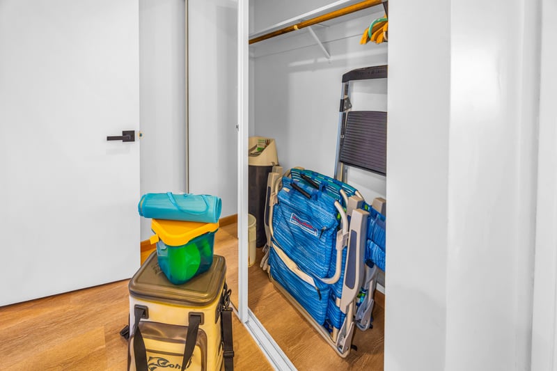 Entry details and storage keep things organized, so you can drop beach bags and head right back out.