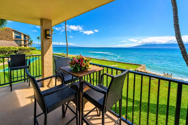 One of the rare corner villas at Papakea with a wraparound lanai, offering panaramic oceanfront views.v