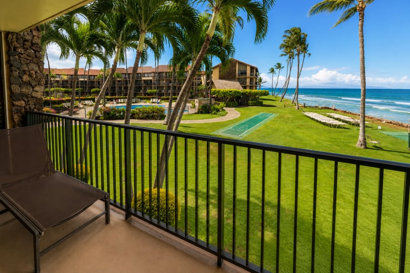 Perfectly situated only steps from the beach and close to the pool, barbecue, hot tubs, and shuffleboard.