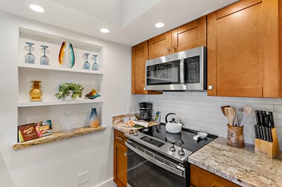 Bright cabinetry and open shelving add charm and convenience, so you can settle in and feel at home. PKD-104