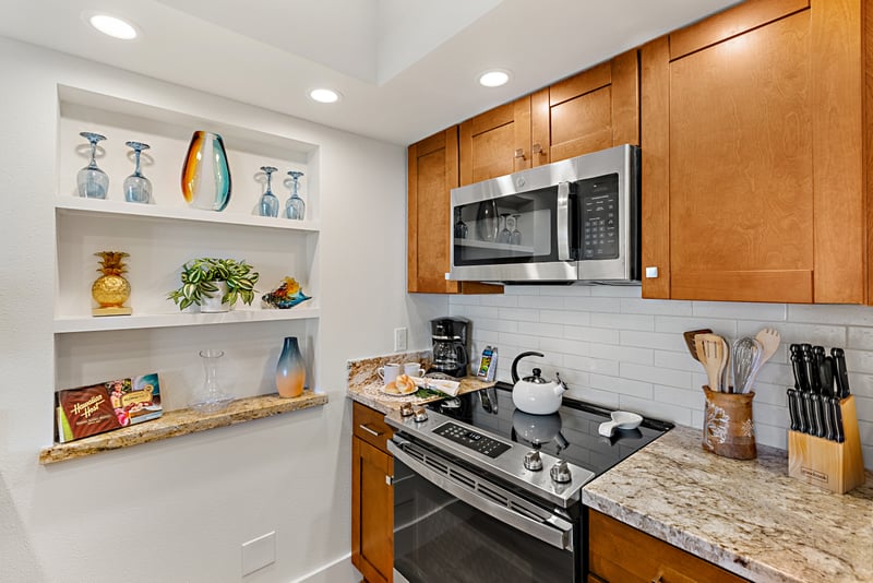 Bright cabinetry and open shelving add charm and convenience, so you can settle in and feel at home. PKD-104