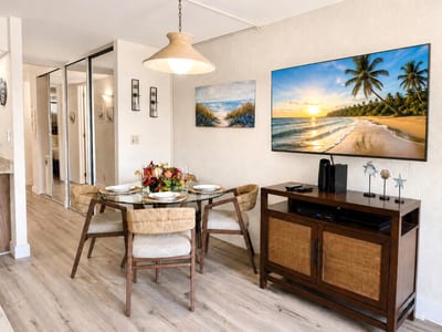 Share memorable meals together in the dining area, where every meal comes with a touch of island ambiance PKD-204