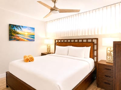 Sink into a comfortable king bed and enjoy restful nights after days spent discovering Maui's beaches, snorkeling spots, and scenic drives PKD-204