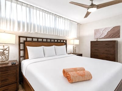 Designed for comfort and relaxation, the bedroom provides a tranquil setting to recharge after your island adventures PKD-204