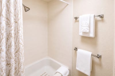 Freshen up in the clean and well-appointed bathroom before heading out for another unforgettable day on Maui PKD-204