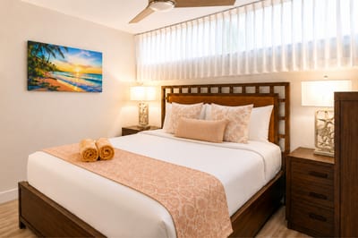 Sink into a comfortable king bed and enjoy restful nights after days spent discovering Maui's beaches, snorkeling spots, and scenic drives PKD-204