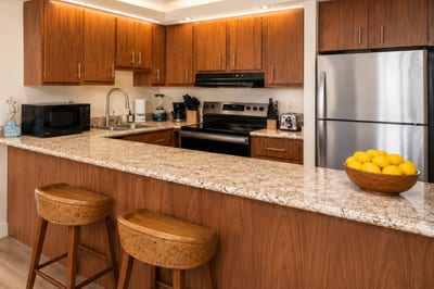 The perfect place to grab a quick bite before a day of adventure or relaxing with some cocktails while preparing meals. PKD-204