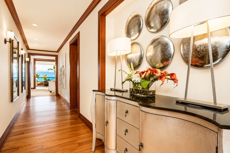 Bright hallway with artful details welcomes you into the heart of the villa MON-1303
