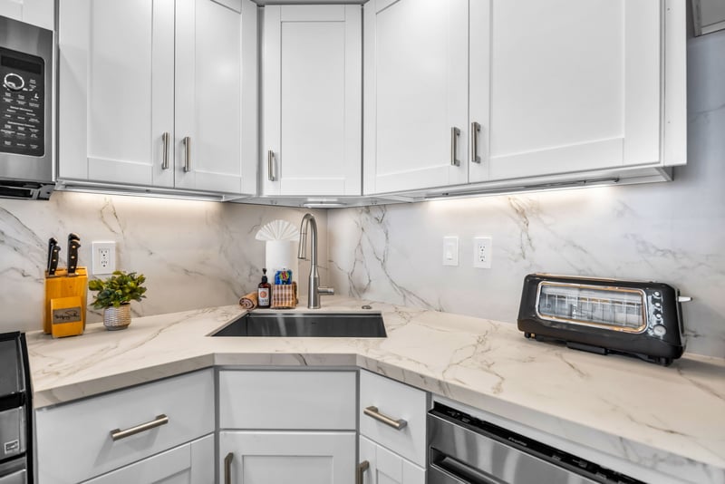 Featuring new appliances, the fully equipped kitchen is the perfect place to whip up an island meal