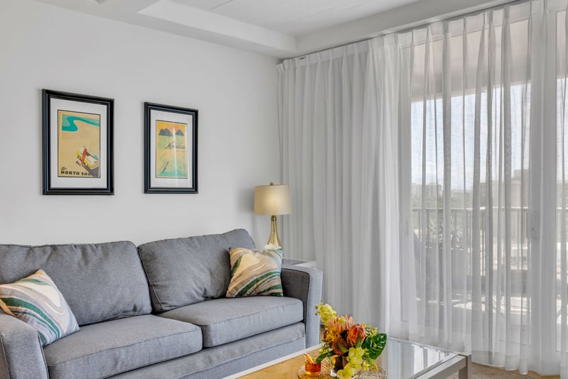 Sunlight, comfort, and a touch of aloha