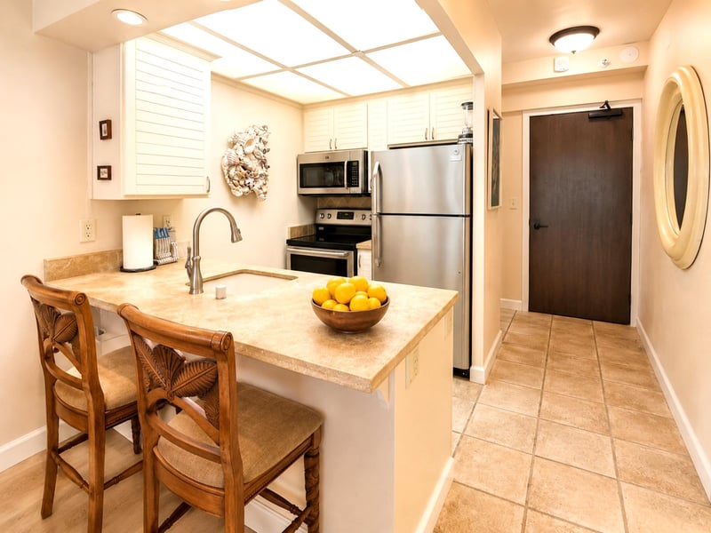 Fully equipped kitchen with generous counter space WH2-465