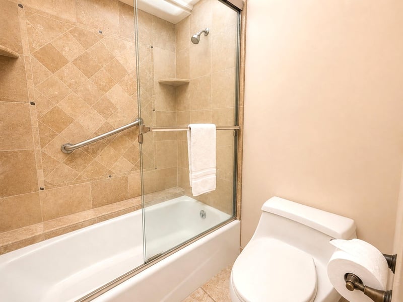 Relax in the bathtub after a long day exploring Maui's beaches WH2-465
