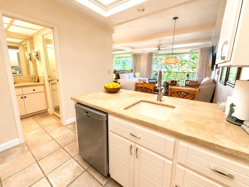 Bright kitchen ready for preparing island favorites WH2-465