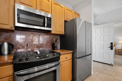 Whip up paradise on polished granite as island breezes drift in—this kitchen’s ready for coffee, cocktails & coconut cake GCH-120