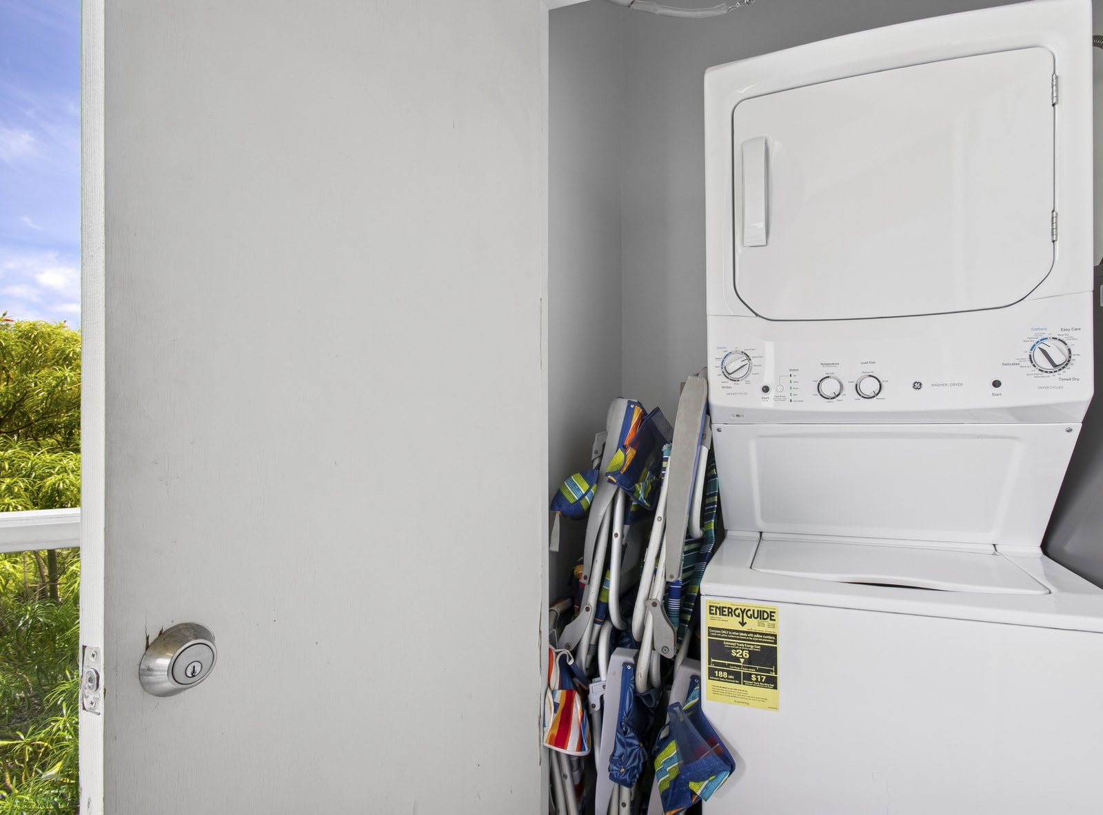 A stacked washer/dryer for added convenience during your stay GCH-121