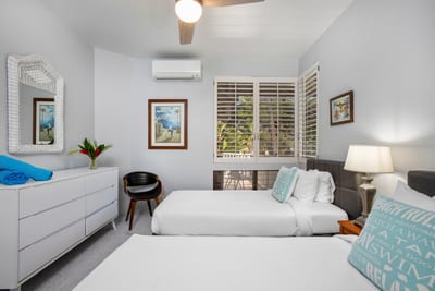 Ideal for kids or extra guests, this room offers two twin beds in a cheerful setting