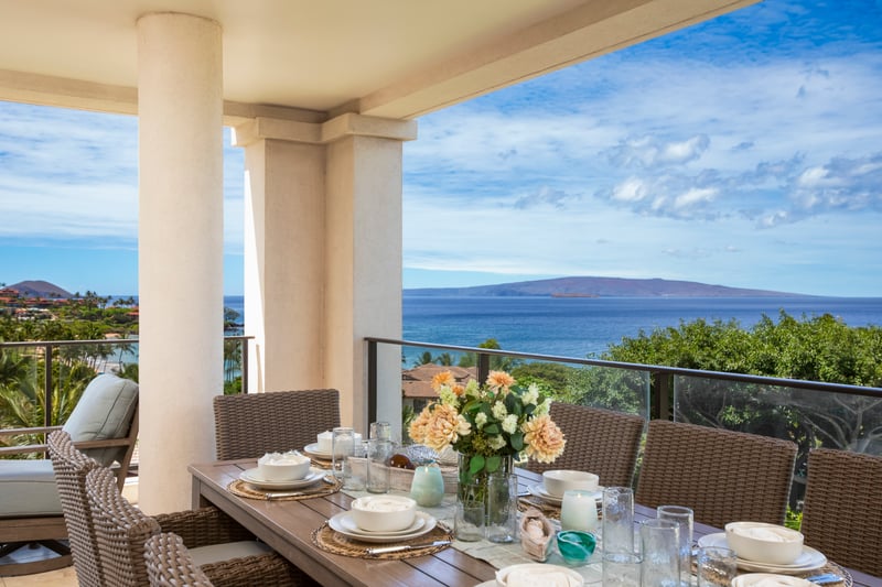 The table is set, the breeze is warm, and the view? A rolling masterpiece of blue that you’ll never stop admiring