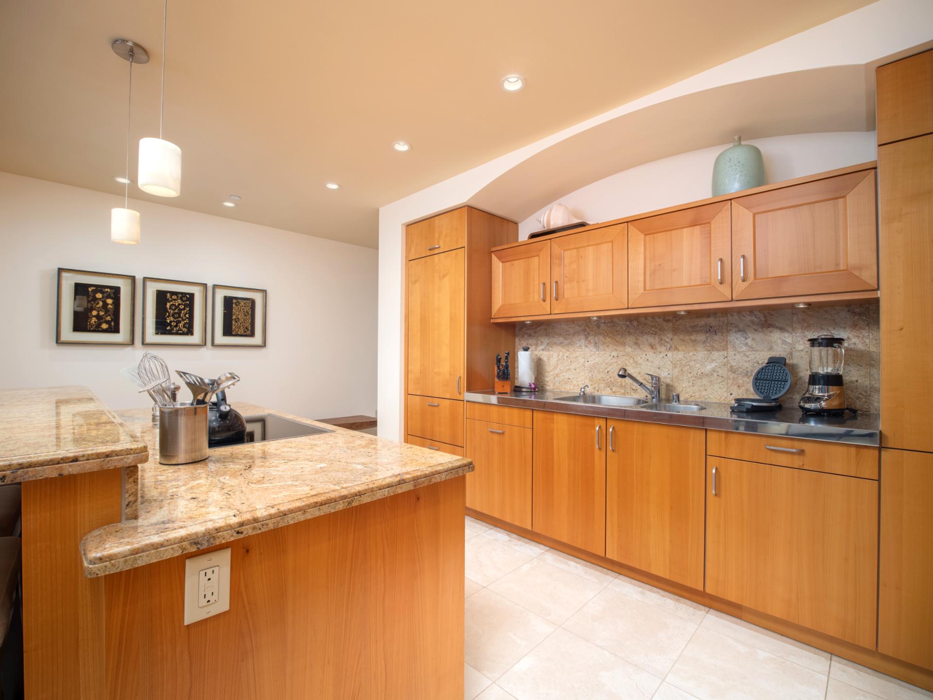 This fully equipped kitchen offers plenty of prep space and storage for relaxed island meals.
