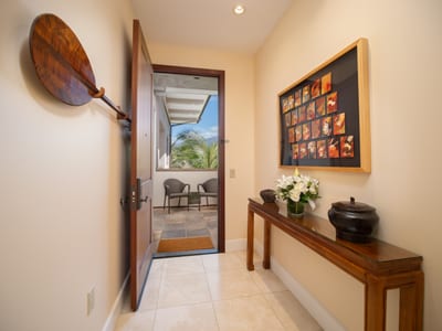 Arrive to fresh florals and unique island touches that welcome you into your penthouse suite.
