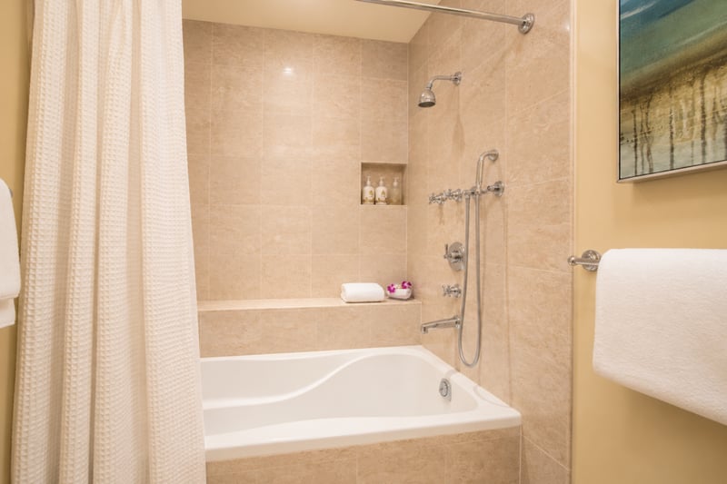Guest bath at Wailea Beach Villas PH505 — shower curtain surround with a built-in amenity niche WBV-PH505
