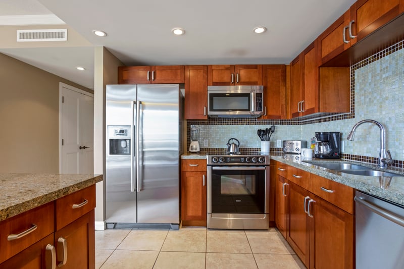 Your kitchen features granite counters, stainless steel appliances, and generous workspace, making it easy to prepare snacks before heading to the beach. HKK-537