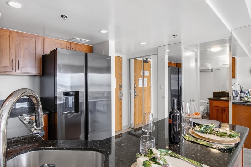 Fully equipped kitchen with everything needed to prepare meals during your stay. ILK-437