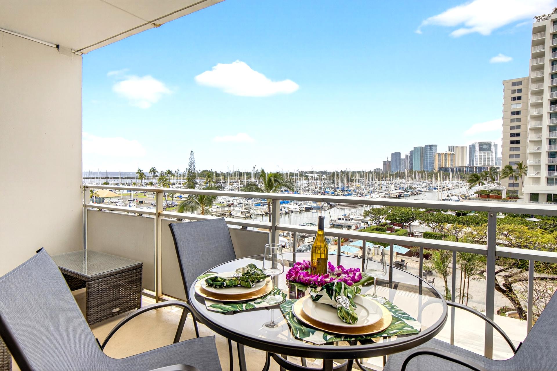 Alfresco dining with Honolulu harbor as the backdrop