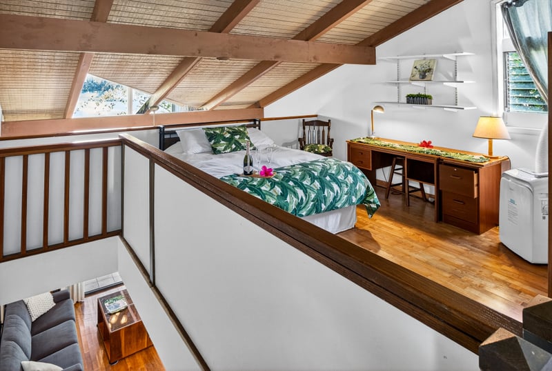 A peaceful sanctuary in the treetops—where cozy wooden floors meet rustic charm and morning sun kisses your pillow KUL-E113