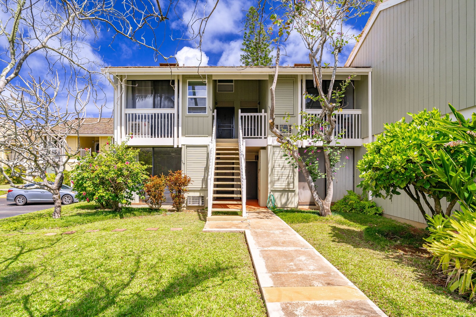 This breezy, tree-lined haven greets you with blue skies, lush lawns, and a warm “aloha” at every step    