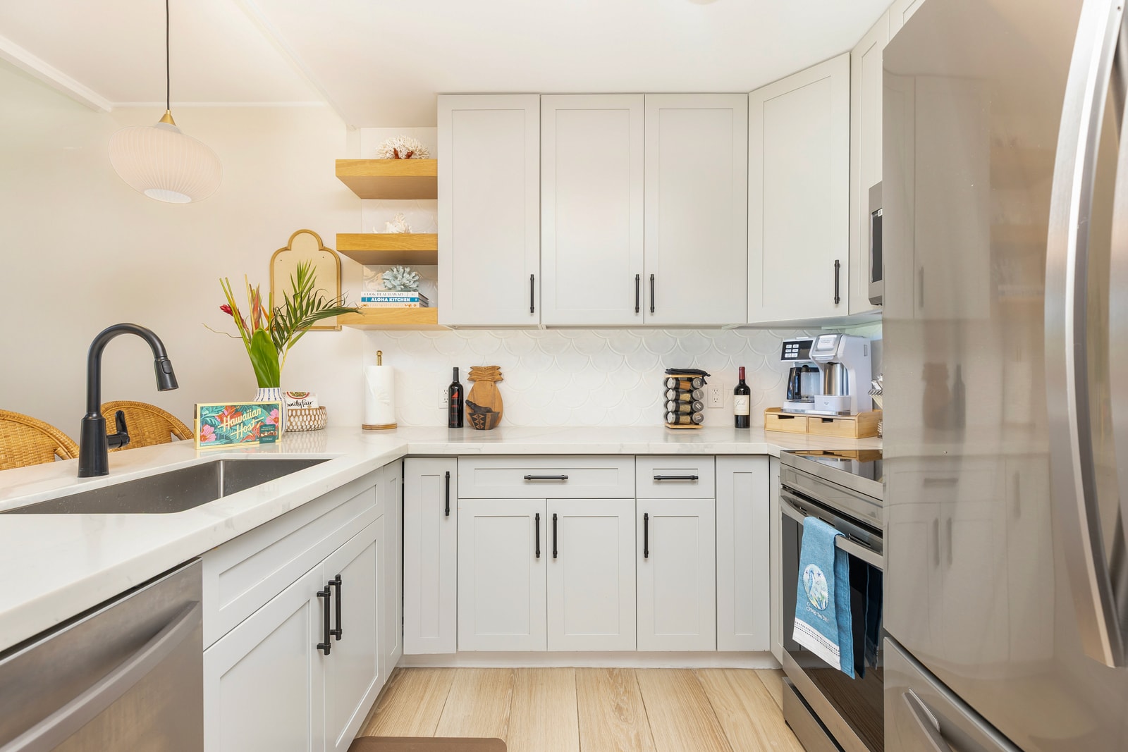 From morning coffee to full dinners, this fully equipped kitchen makes it easy to stay in and enjoy.