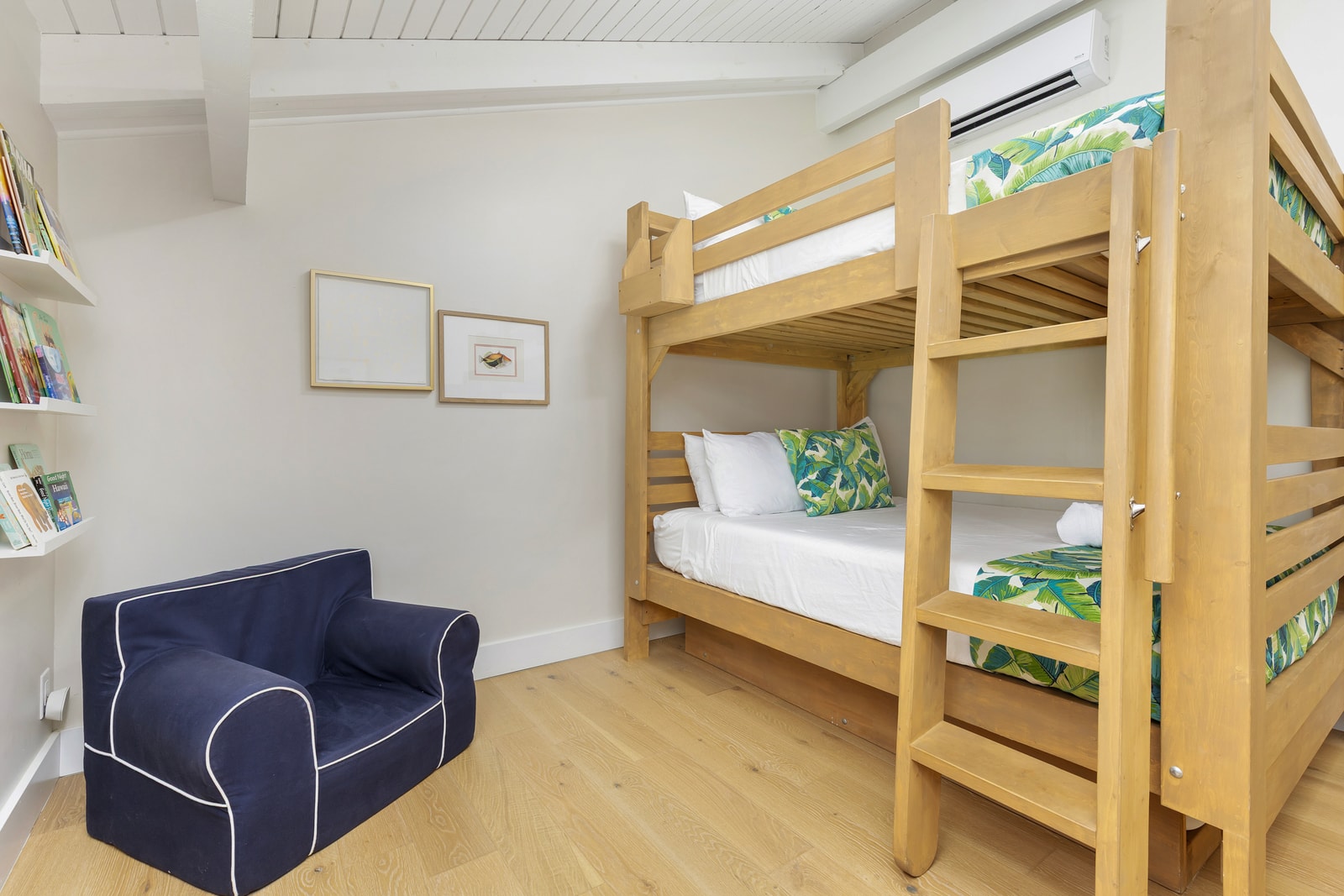 Queen-over-Queen bunks and an additional Full, pull-out bed makes this loft-style room great for larger groups.